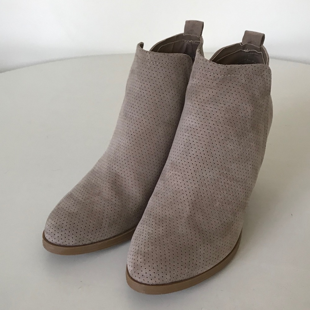 Universal Thread Heeled Booties - image 3